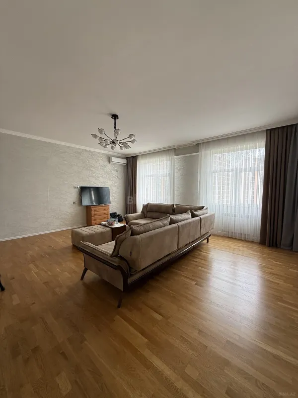 Satılır 4 otaqlı mənzil 157 m²