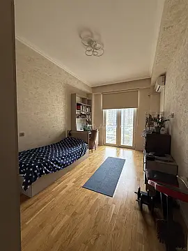 Satılır 4 otaqlı mənzil 157 m²