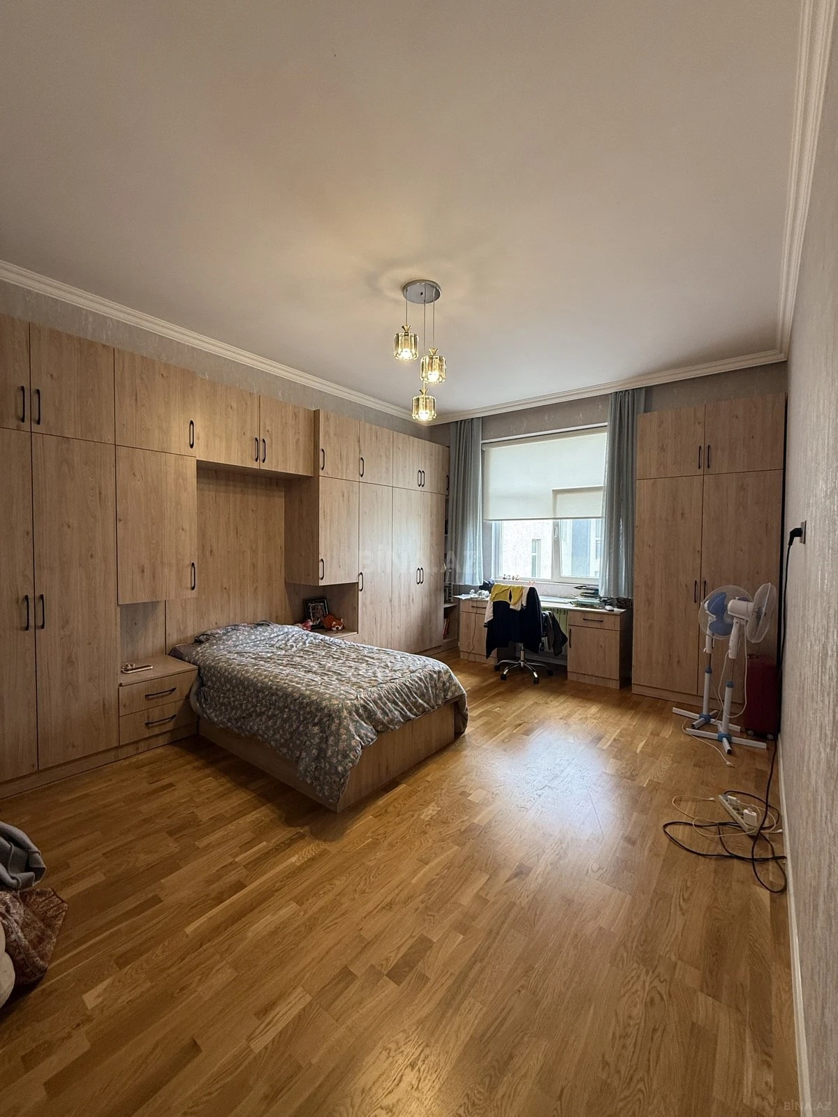 Satılır 4 otaqlı mənzil 157 m²