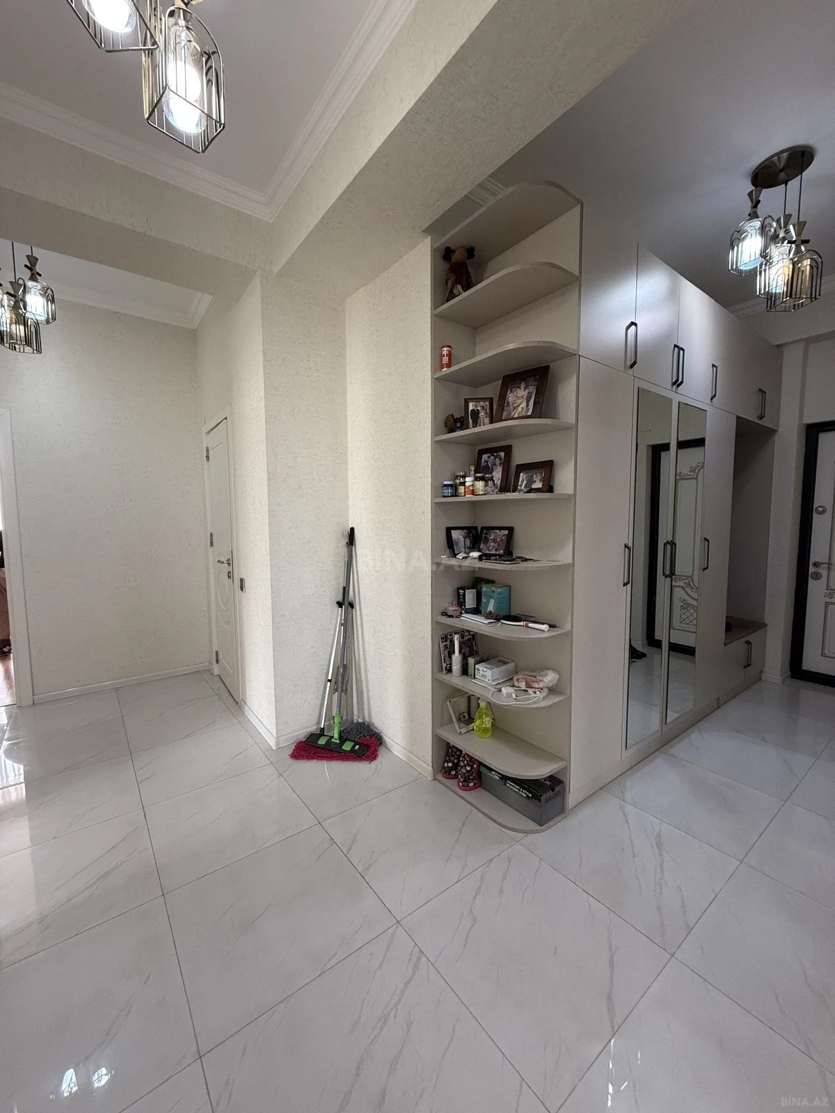 Satılır 4 otaqlı mənzil 157 m²