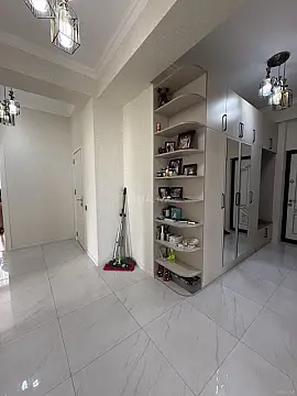 Satılır 4 otaqlı mənzil 157 m²