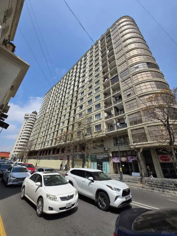 Satılır 3 otaqlı mənzil 158 m²