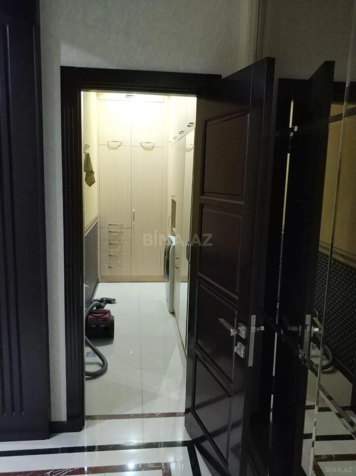 Kirayə verilir 4 otaqlı mənzil 182 m²