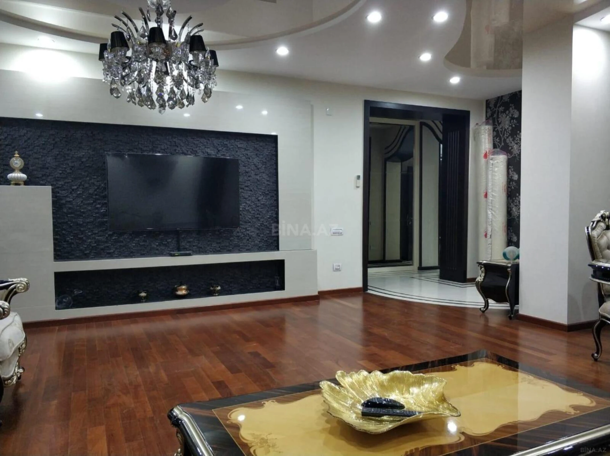 Kirayə verilir 4 otaqlı mənzil 182 m²
