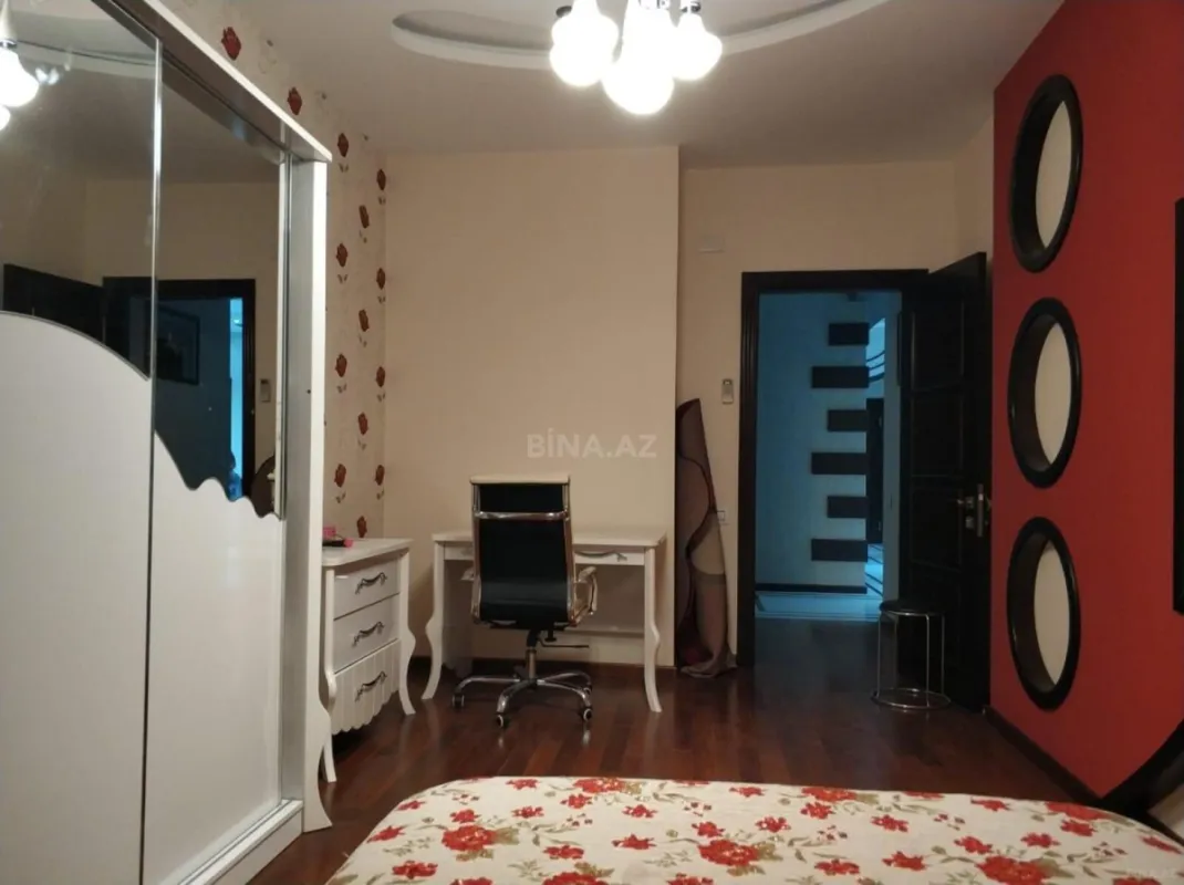 Kirayə verilir 4 otaqlı mənzil 182 m²