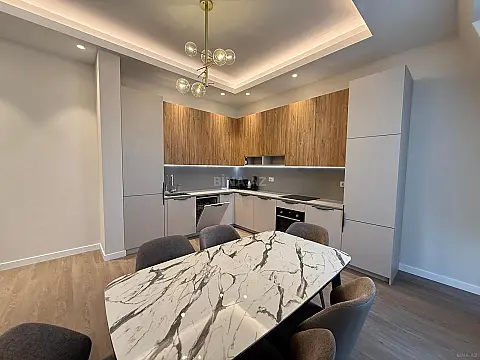 Satılır 3 otaqlı mənzil 110 m²