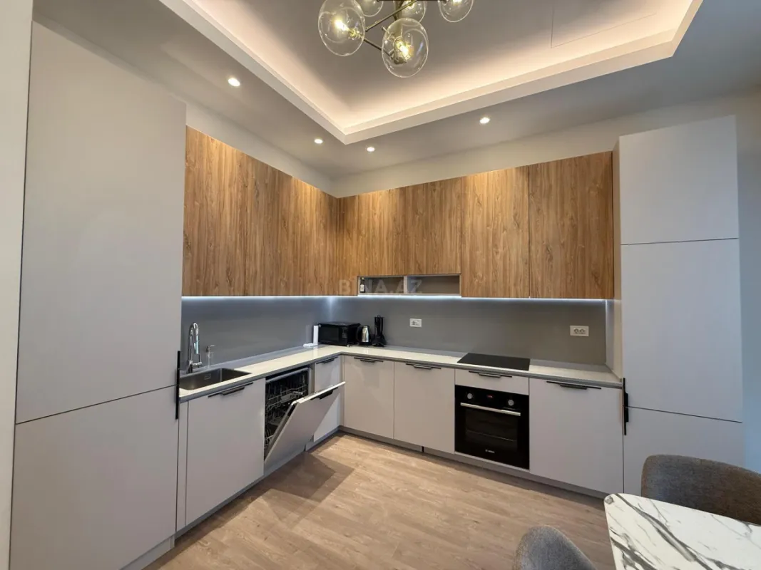 Satılır 3 otaqlı mənzil 110 m²