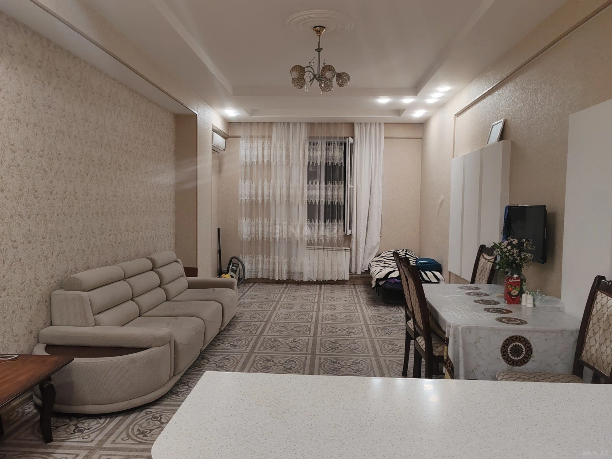 Kirayə verilir 2 otaqlı mənzil 75 m²
