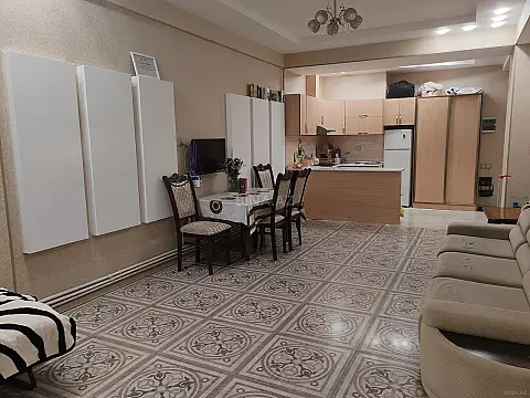 Kirayə verilir 2 otaqlı mənzil 75 m²