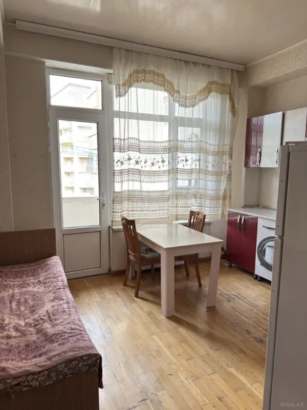 Kirayə verilir 2 otaqlı mənzil 90 m²