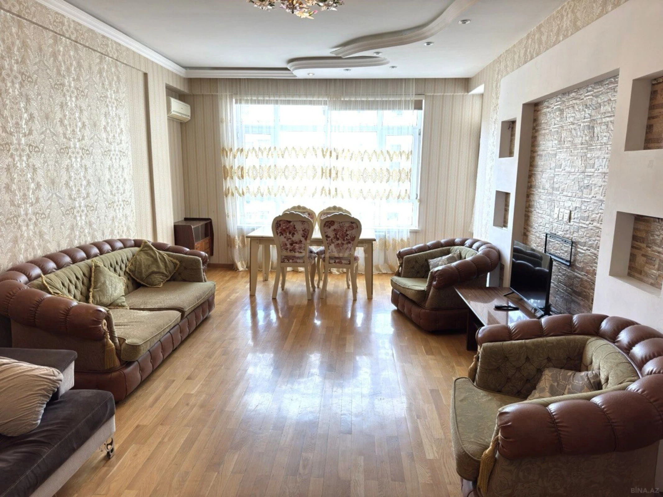 Kirayə verilir 2 otaqlı mənzil 90 m²