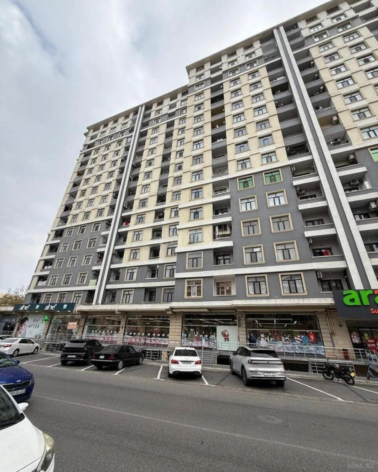Satılır 2 otaqlı mənzil 72 m²