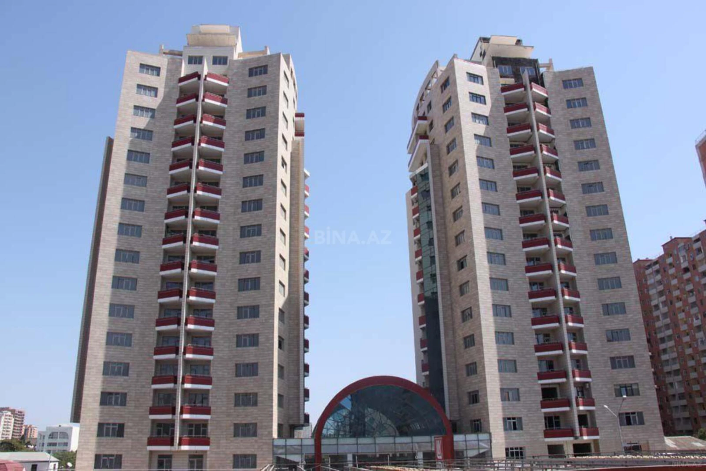 Satılır 3 otaqlı mənzil 165 m²