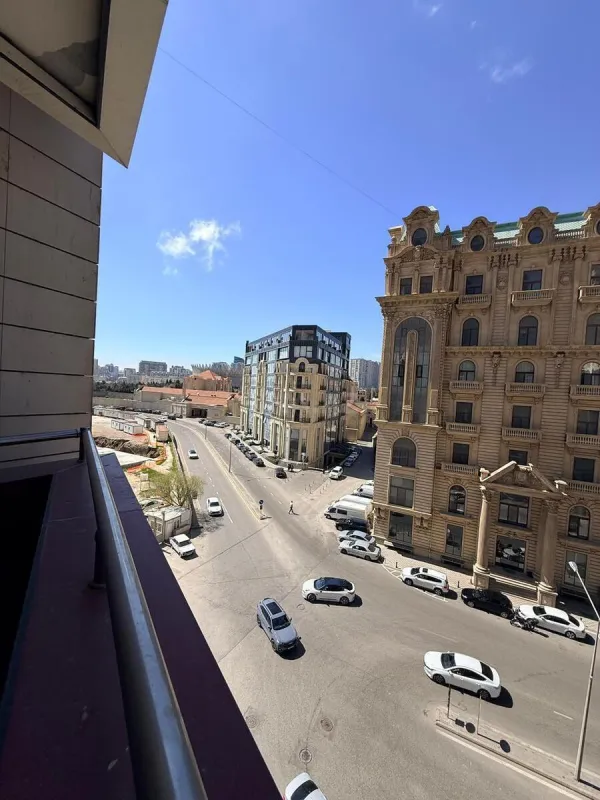 Satılır 3 otaqlı mənzil 165 m²