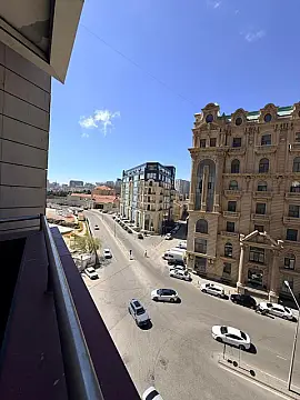 Satılır 3 otaqlı mənzil 165 m²