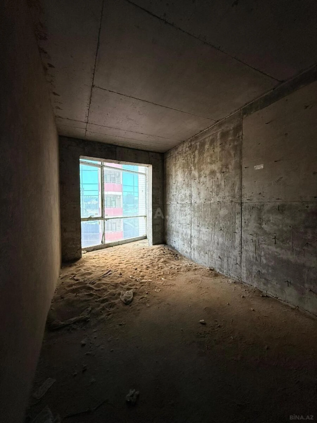 Satılır 3 otaqlı mənzil 165 m²