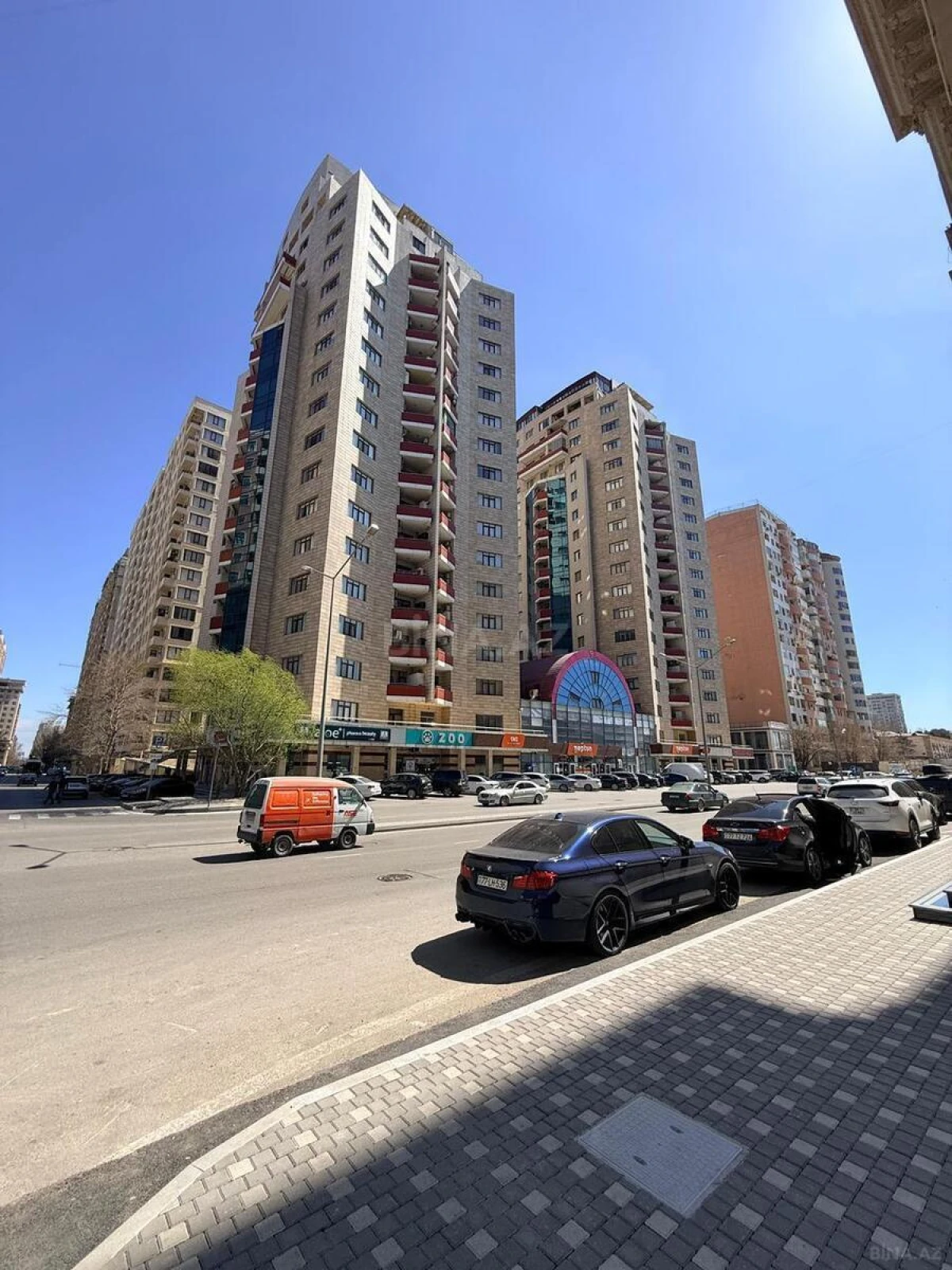Satılır 3 otaqlı mənzil 165 m²