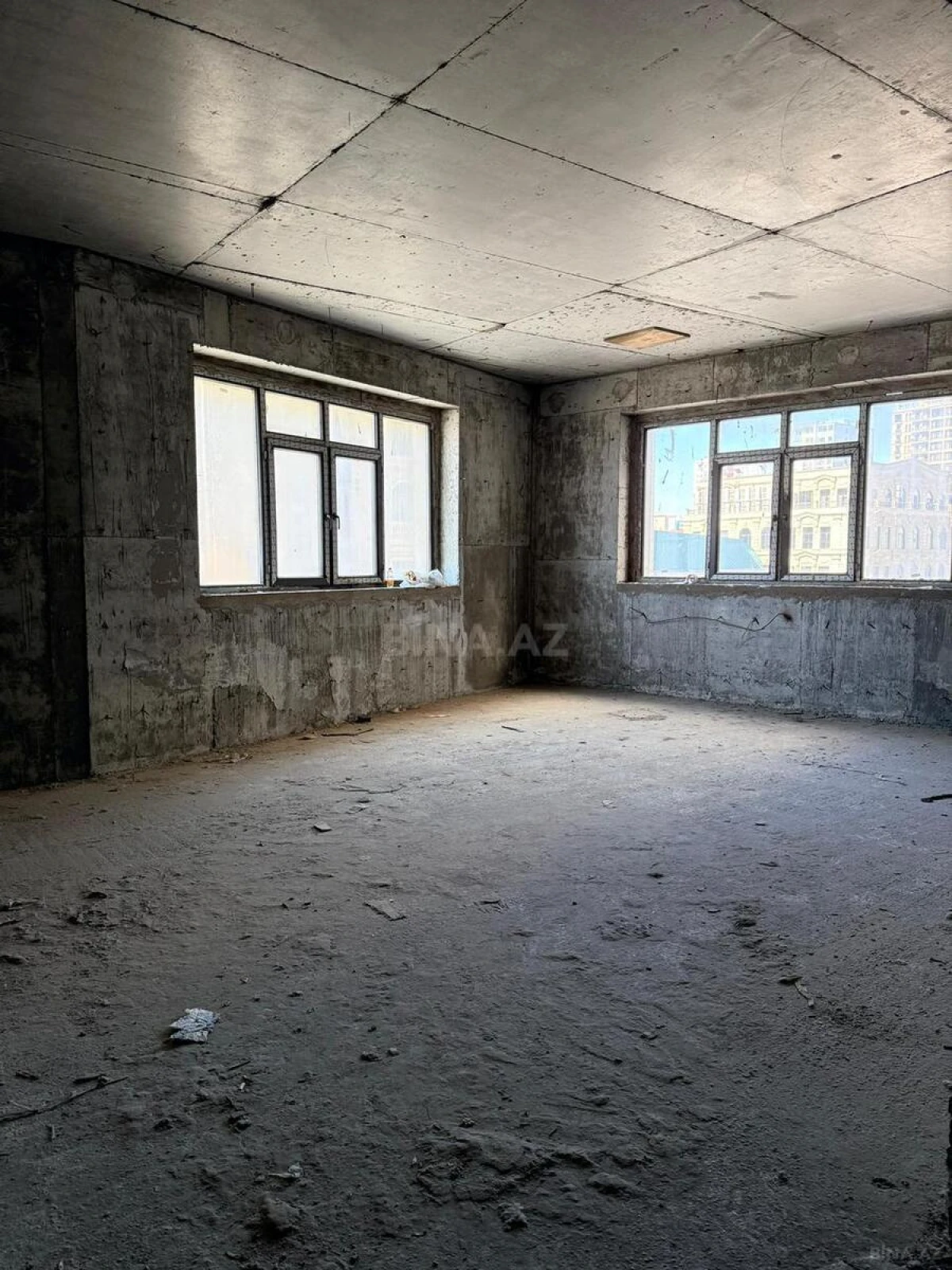 Satılır 3 otaqlı mənzil 165 m²