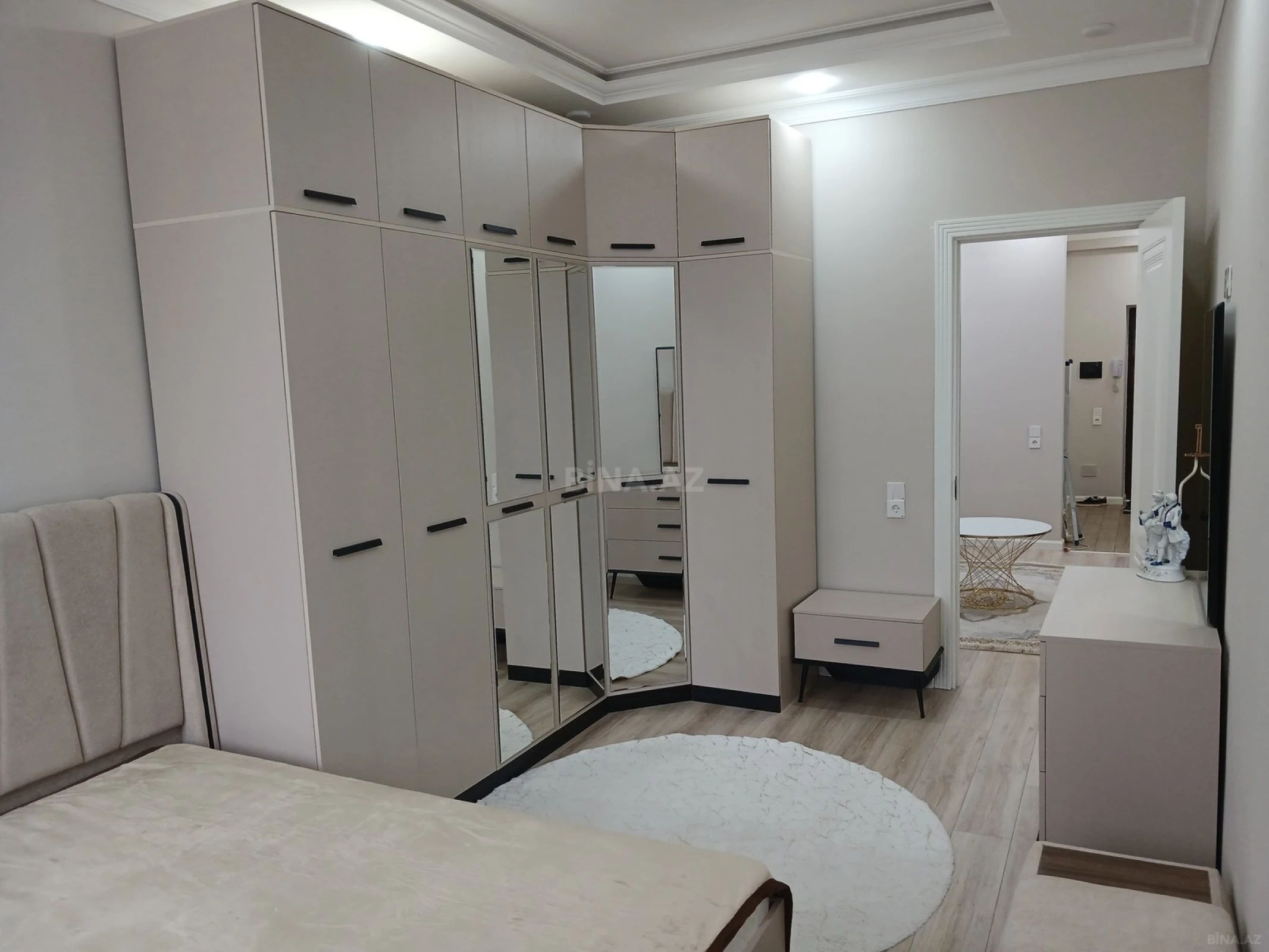 Kirayə verilir 2 otaqlı mənzil 70 m²