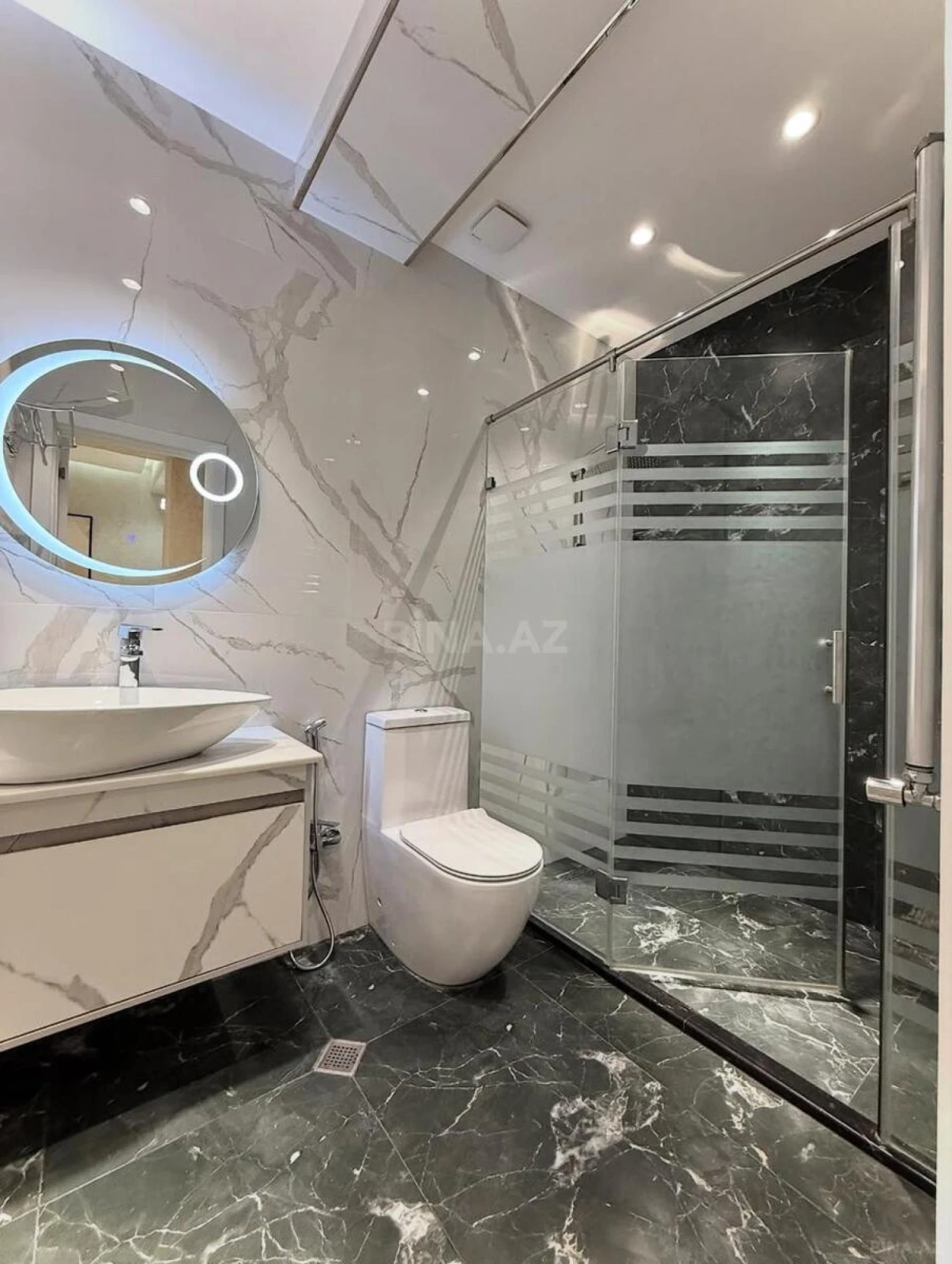 Kirayə verilir 3 otaqlı mənzil 145 m²