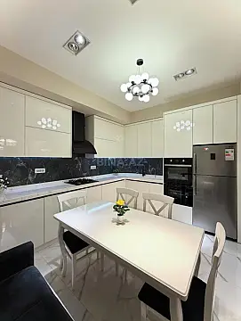 Kirayə verilir 3 otaqlı mənzil 145 m²