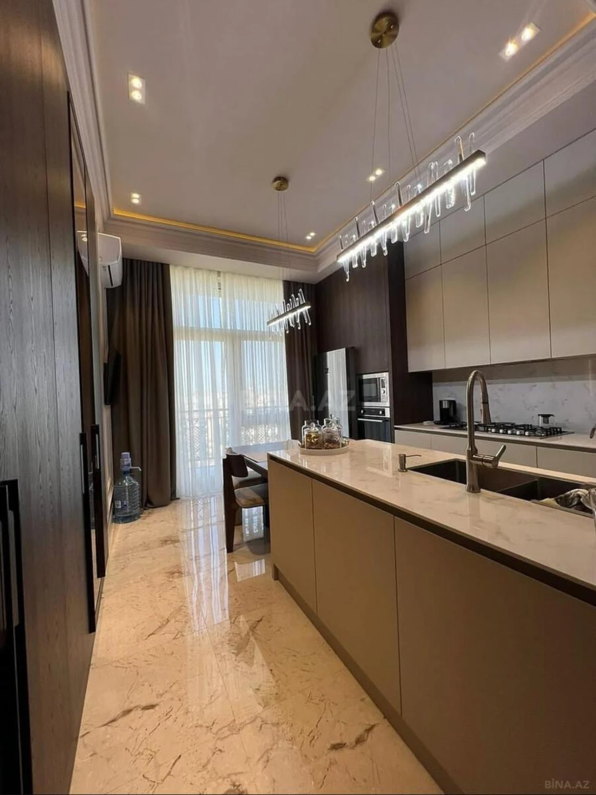 Kirayə verilir 3 otaqlı mənzil 145 m²