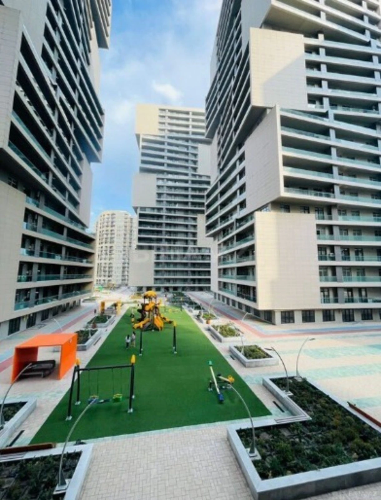 Kirayə verilir 3 otaqlı mənzil 145 m²