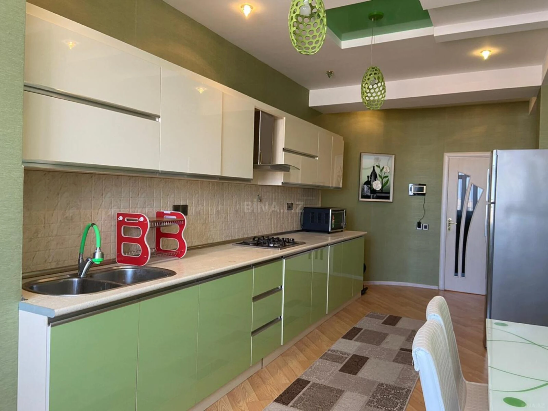 Kirayə verilir 3 otaqlı mənzil 150 m²