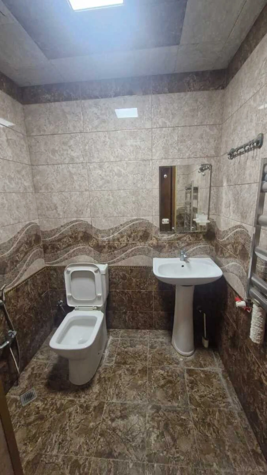 Kirayə verilir 2 otaqlı mənzil 75 m²
