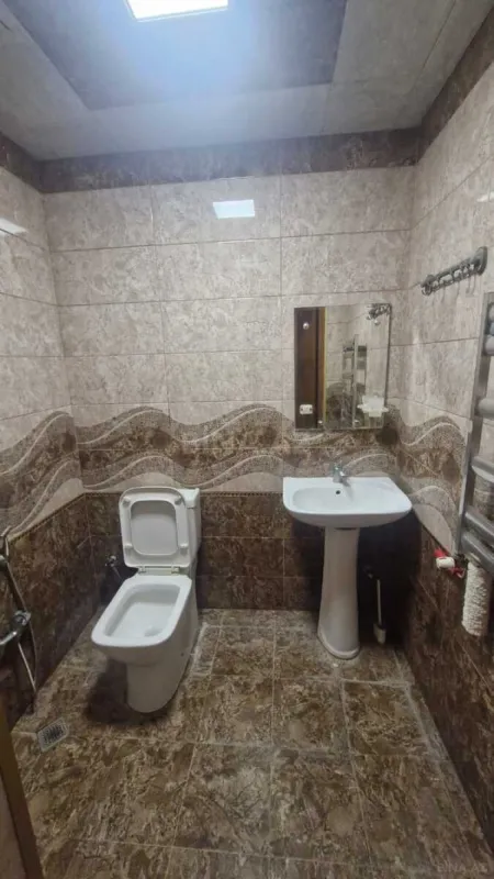 Kirayə verilir 2 otaqlı mənzil 75 m²
