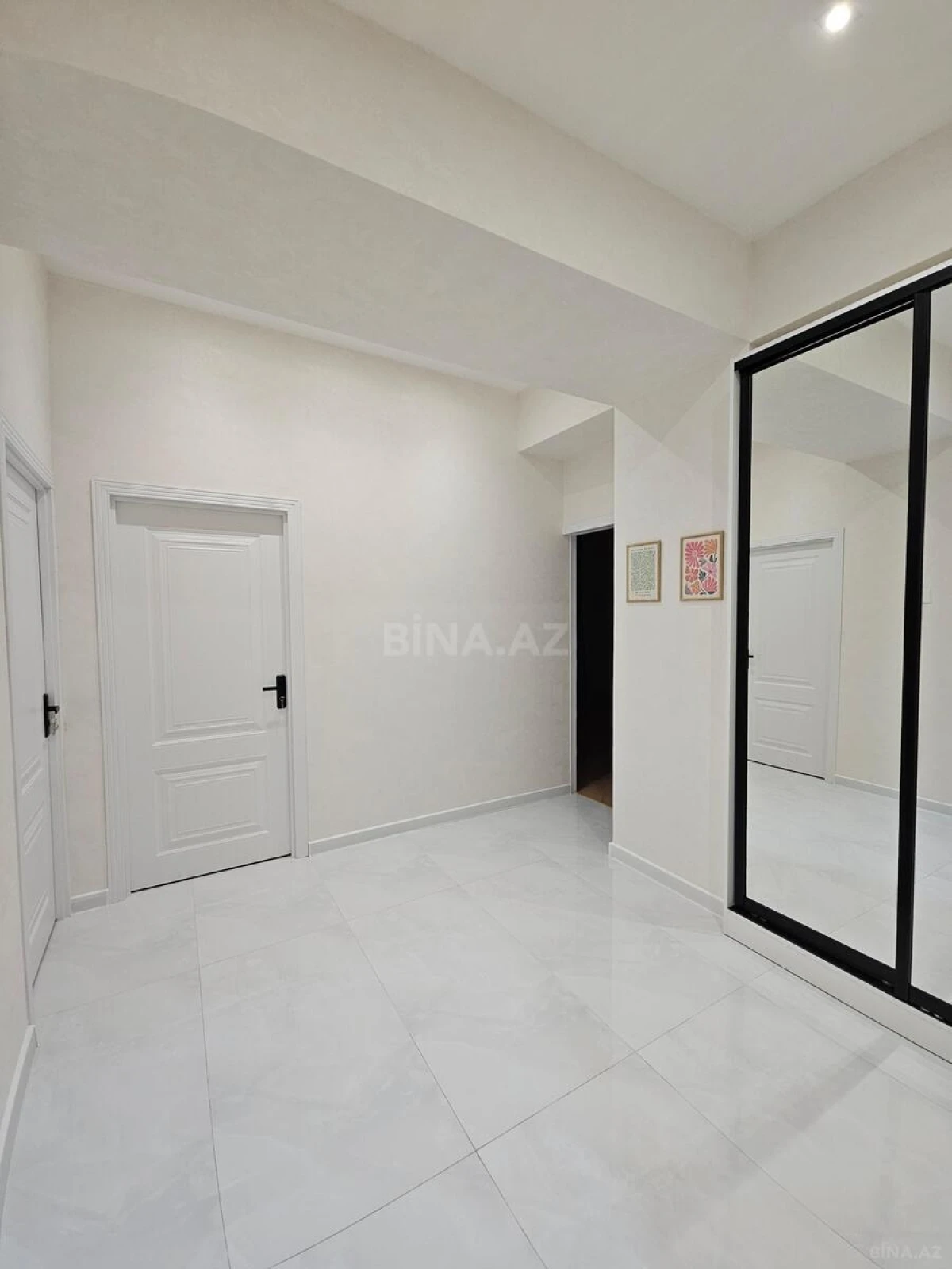 Satılır 3 otaqlı mənzil 125 m²