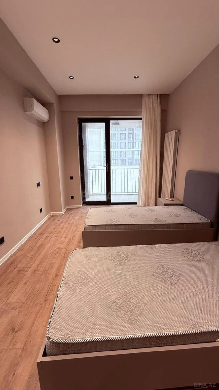 Satılır 3 otaqlı mənzil 147 m²