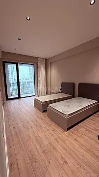 Satılır 3 otaqlı mənzil 147 m²