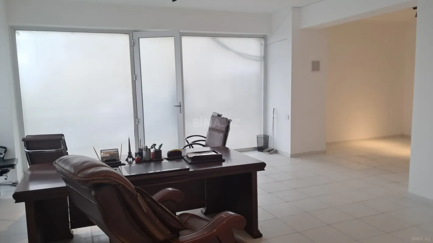 Satılır obyekt 182 m²