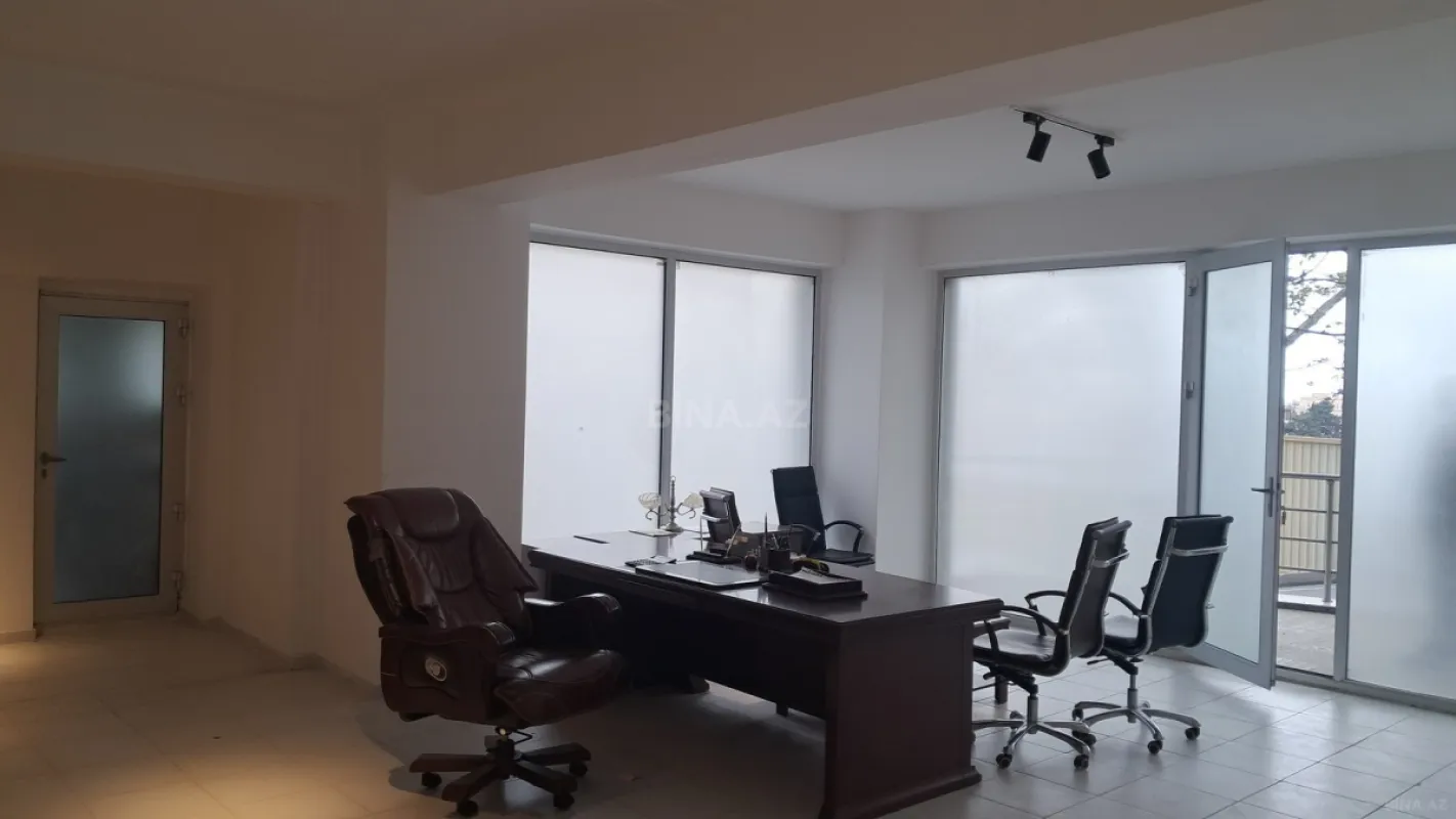 Satılır obyekt 182 m²