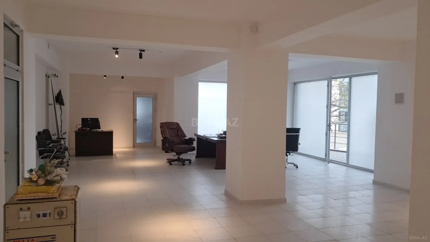 Satılır obyekt 182 m²