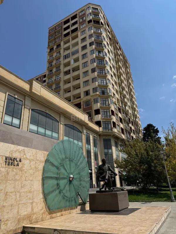 Kirayə verilir 3 otaqlı mənzil 141 m²