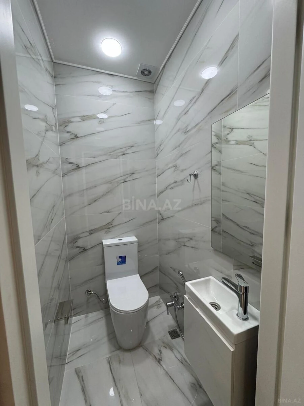 Kirayə verilir 3 otaqlı mənzil 141 m²