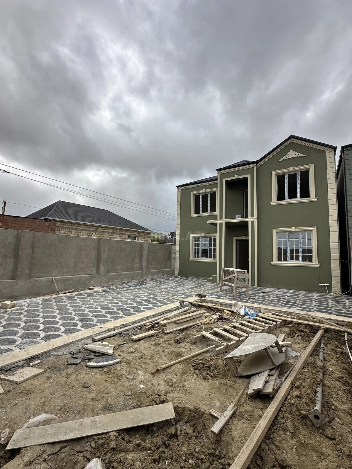 Satılır 4 otaqlı həyət evi 145 m²