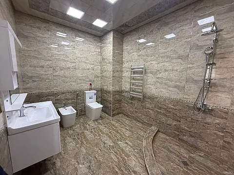 Kirayə verilir 3 otaqlı mənzil 122 m²