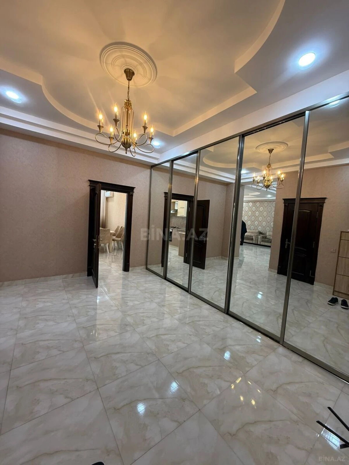 Kirayə verilir 3 otaqlı mənzil 122 m²