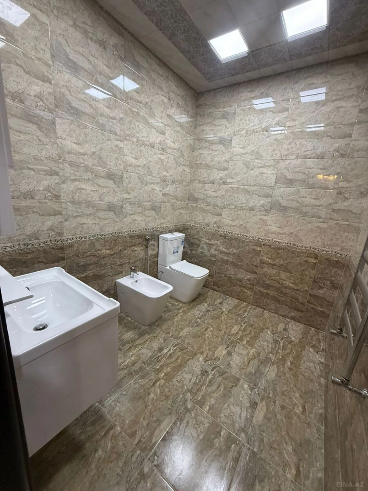 Kirayə verilir 3 otaqlı mənzil 122 m²