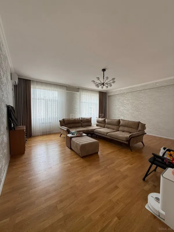 Satılır 4 otaqlı mənzil 154 m²