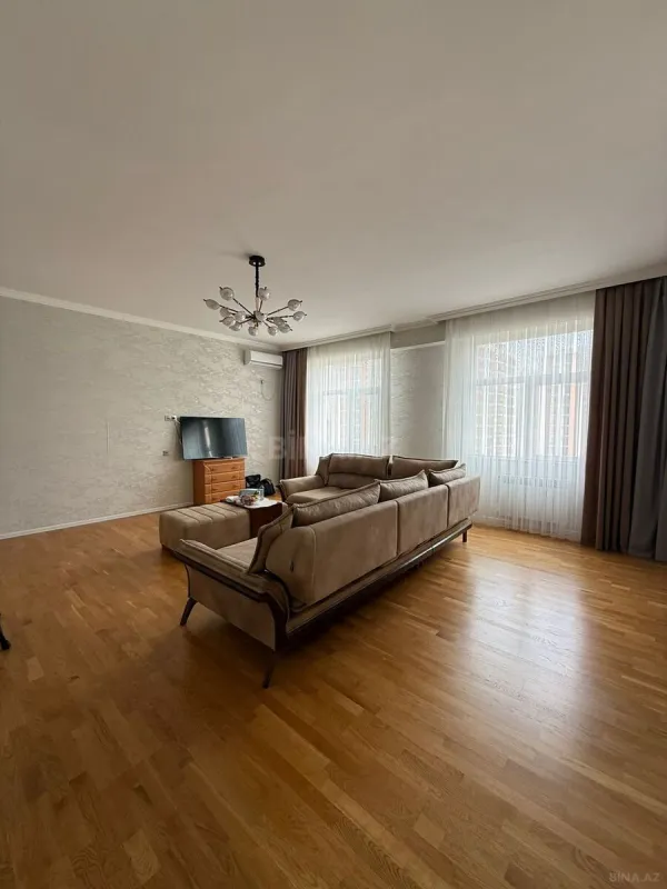 Satılır 4 otaqlı mənzil 154 m²