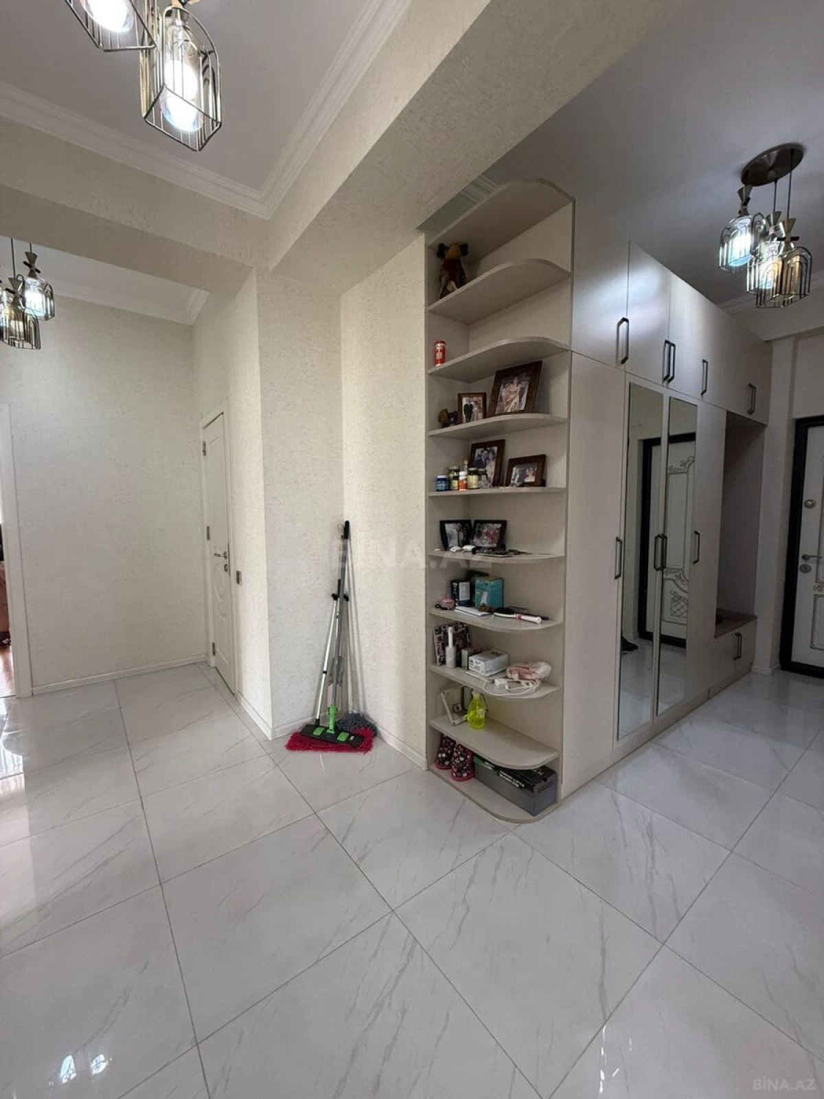 Satılır 4 otaqlı mənzil 154 m²