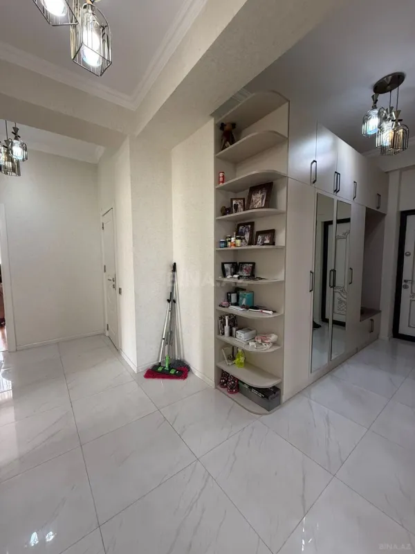Satılır 4 otaqlı mənzil 154 m²