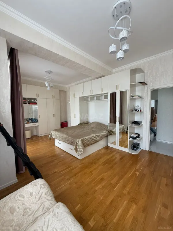 Satılır 4 otaqlı mənzil 154 m²