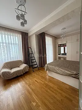 Satılır 4 otaqlı mənzil 154 m²