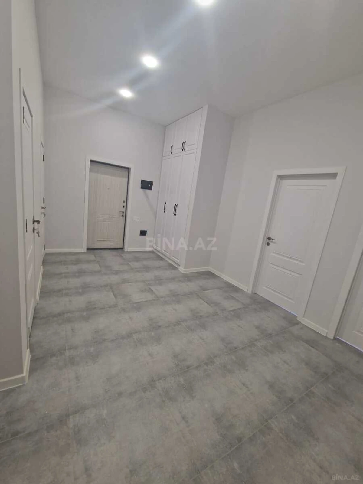 Kirayə verilir 4 otaqlı ofis 140 m²