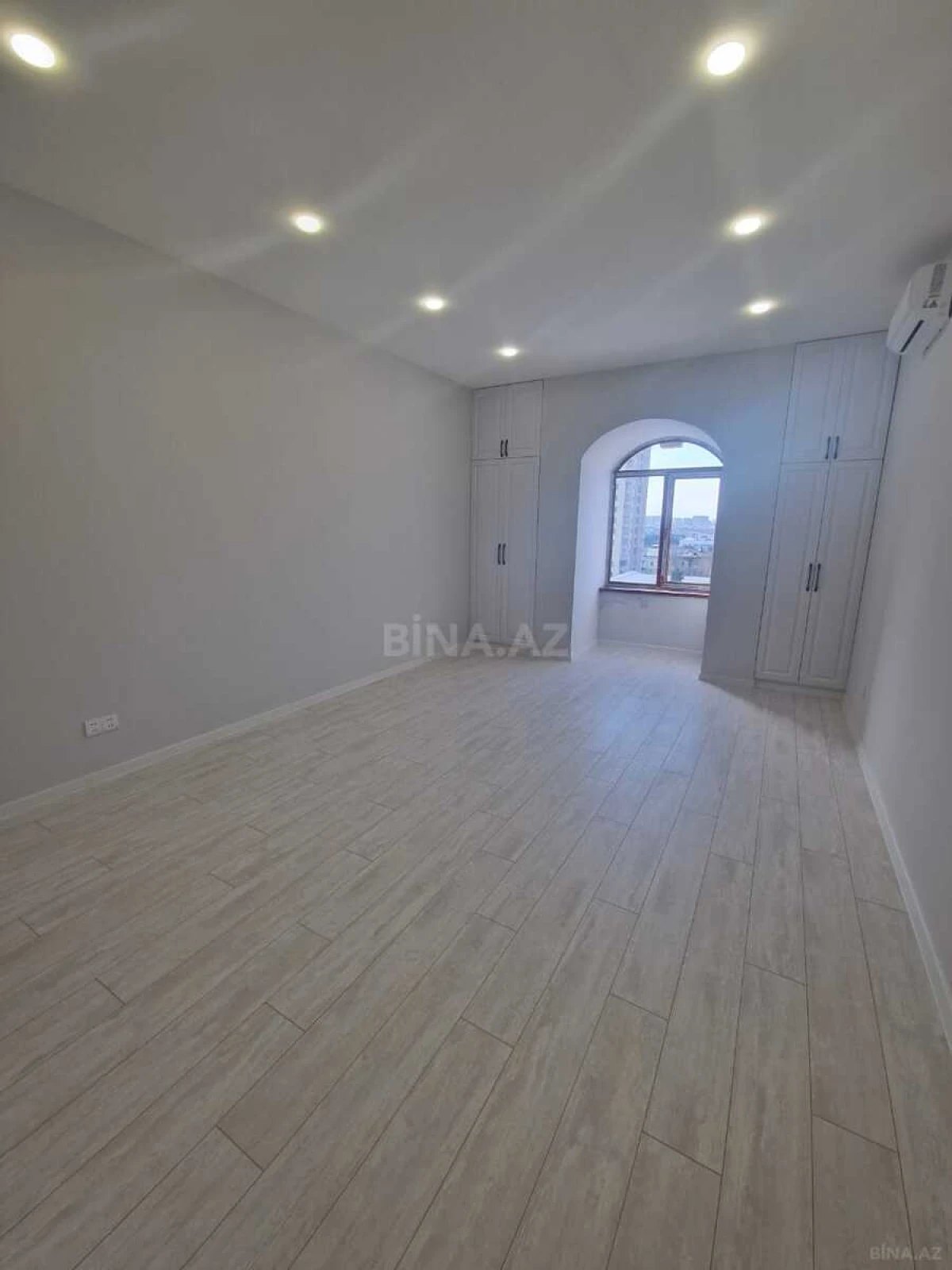 Kirayə verilir 4 otaqlı ofis 140 m²